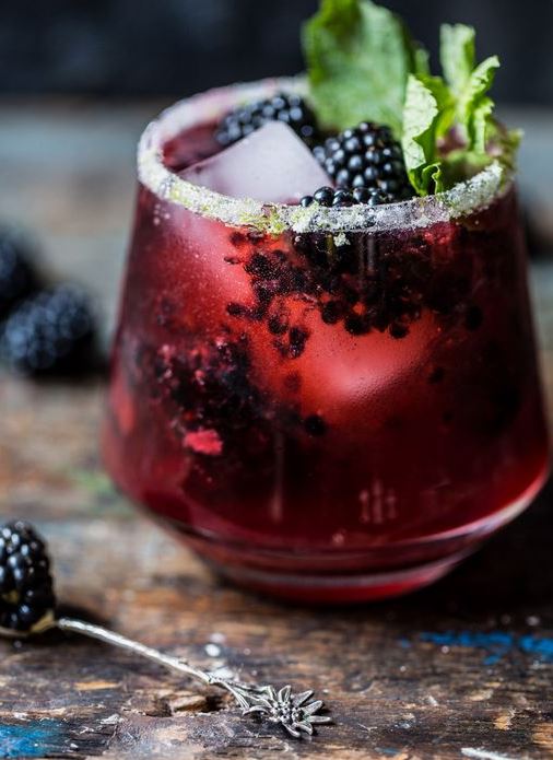 15 Easy And Delicious Fall Cocktails You Can Make At Home - Society19