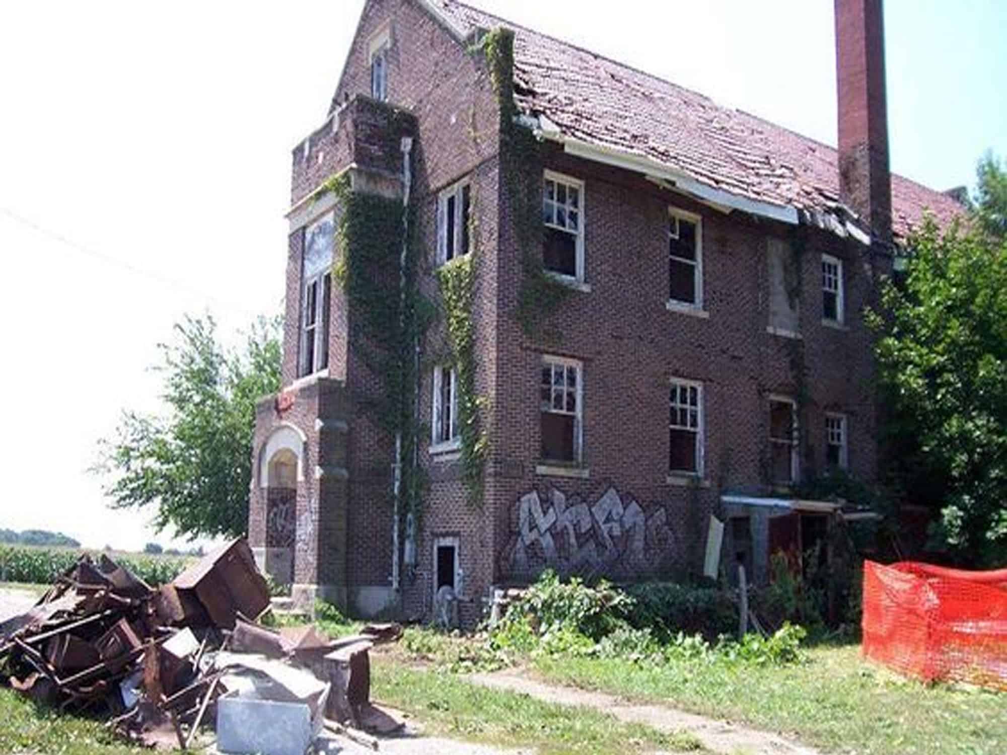 The 10 Most Haunted Places In Illinois You Need To Visit - Society19