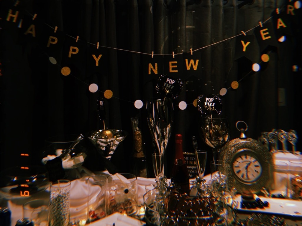 10 Things You Need At Your New Year's Eve Party - Society19